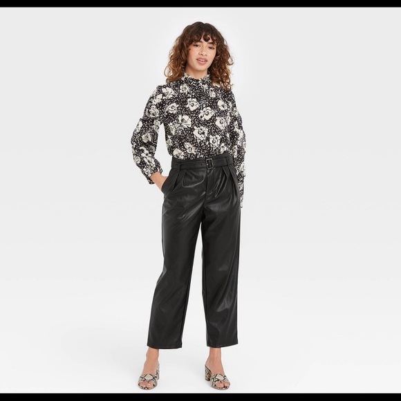 Cascade ruffle balloon sleeve top - Picture 3 of 3